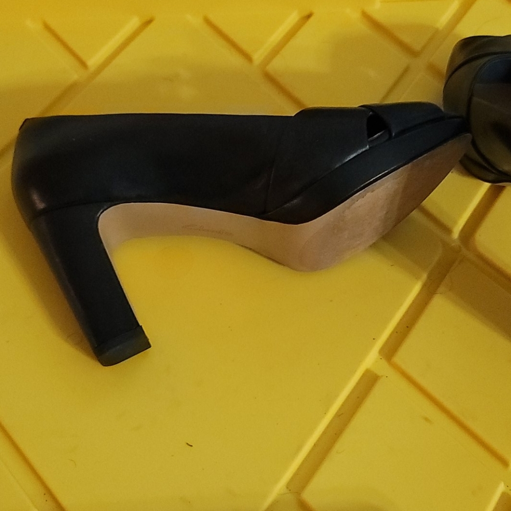 Clarks Artisans - image 5